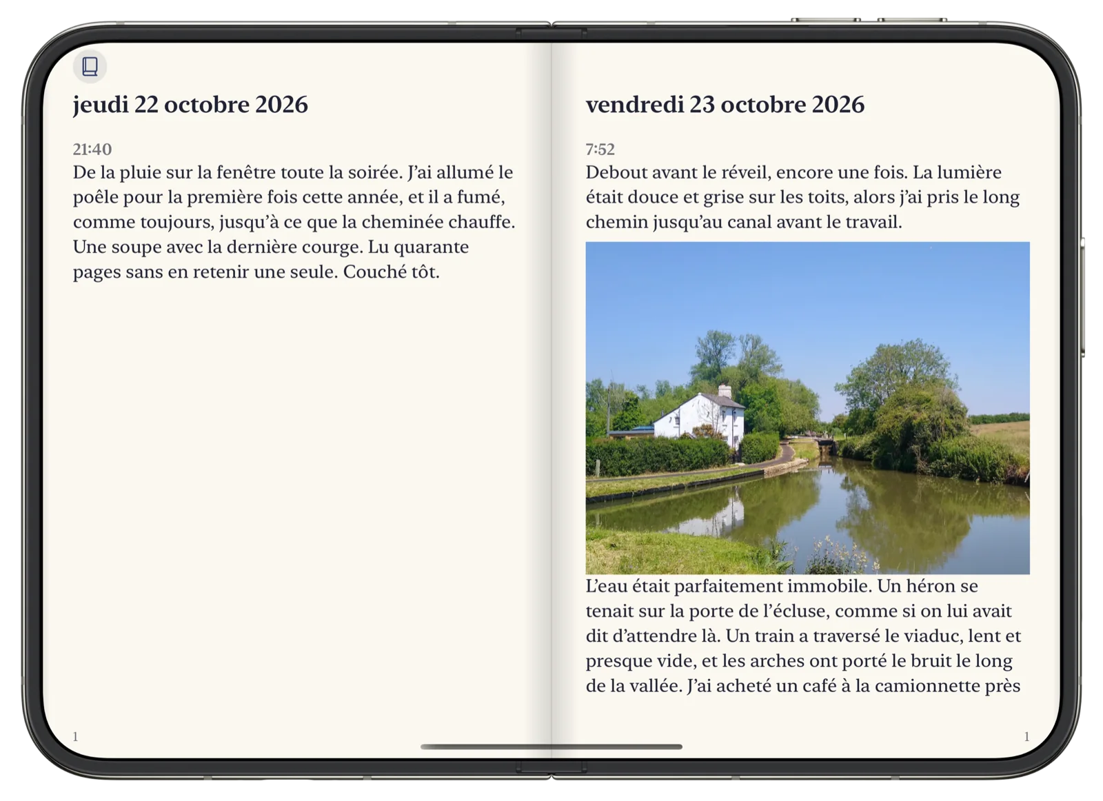 Bifolio ouvert comme un livre sur un iPhone Duo : le jeudi 22 octobre sur la page de gauche et le vendredi 23 octobre, avec sa photo du canal, sur celle de droite.
