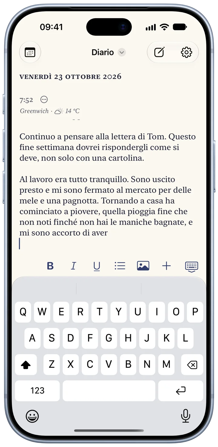 Una voce di Bifolio mentre viene scritta su un iPhone, con la tastiera aperta e la barra di formattazione sopra.