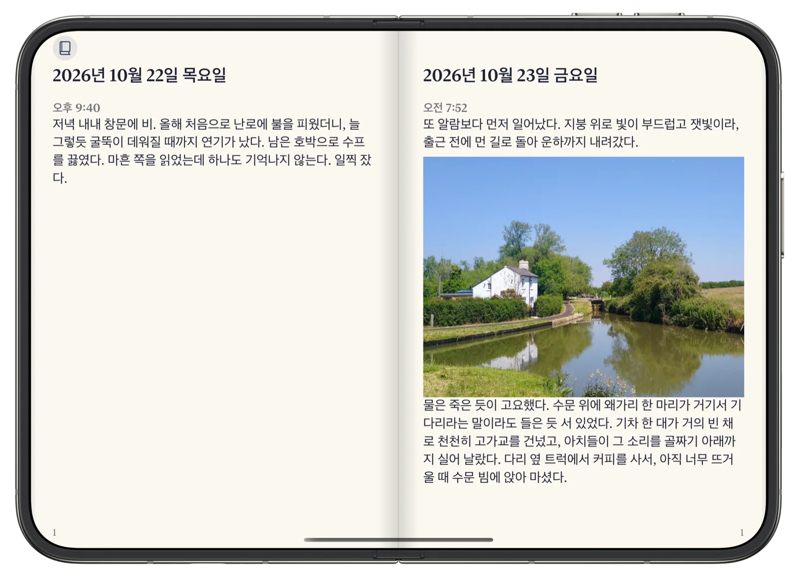 iPhone Duo에서 책처럼 펼친 Bifolio: 왼쪽 페이지에는 10월 22일 목요일, 오른쪽 페이지에는 운하 사진이 담긴 10월 23일 금요일.