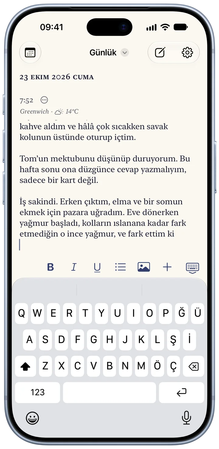 Bir iPhone’da yazılmakta olan bir Bifolio kaydı; klavye açık, üstünde biçimlendirme çubuğu.