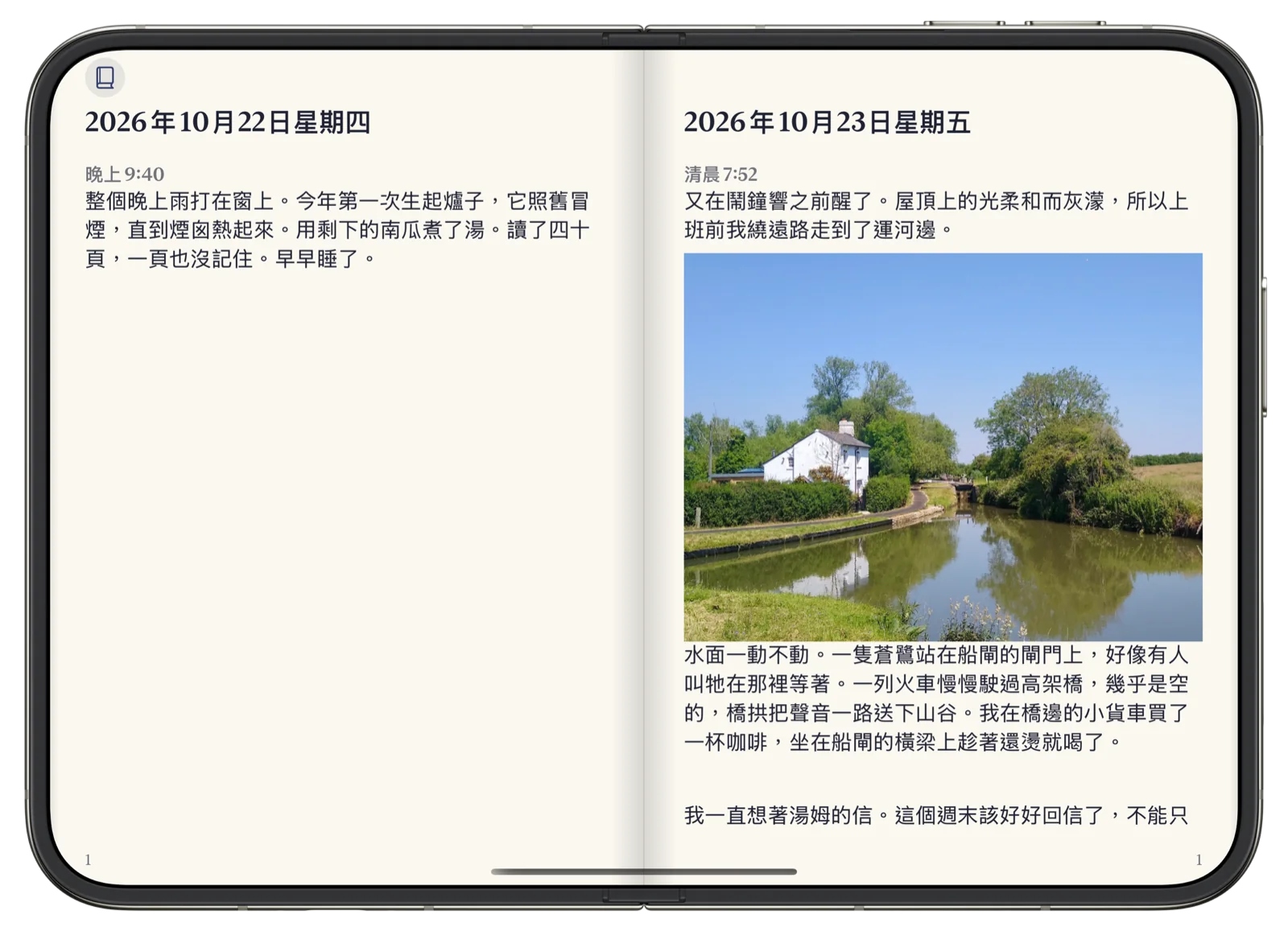 在 iPhone Duo 上以書本形式展開的 Bifolio:左頁是 10月22日 星期四,右頁是 10月23日 星期五,附有那張運河的照片。